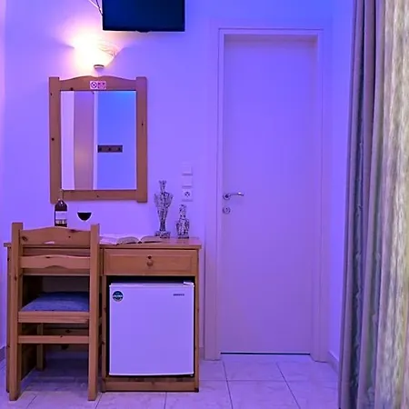 Zeus Hotel 2*