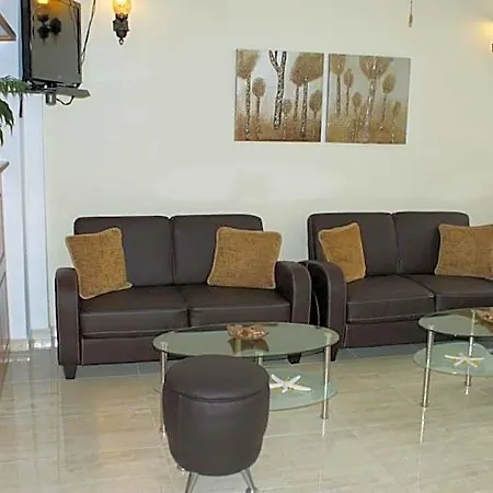 Zeus Hotel 2*
