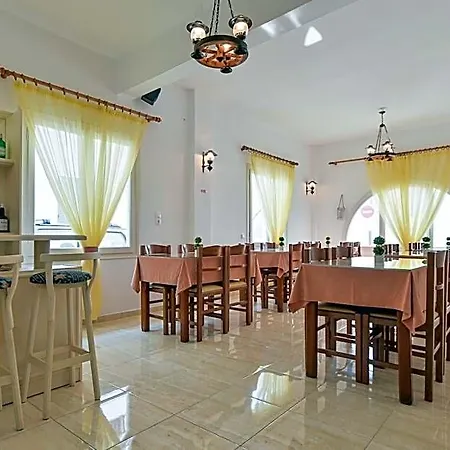 Zeus Hotel 2*